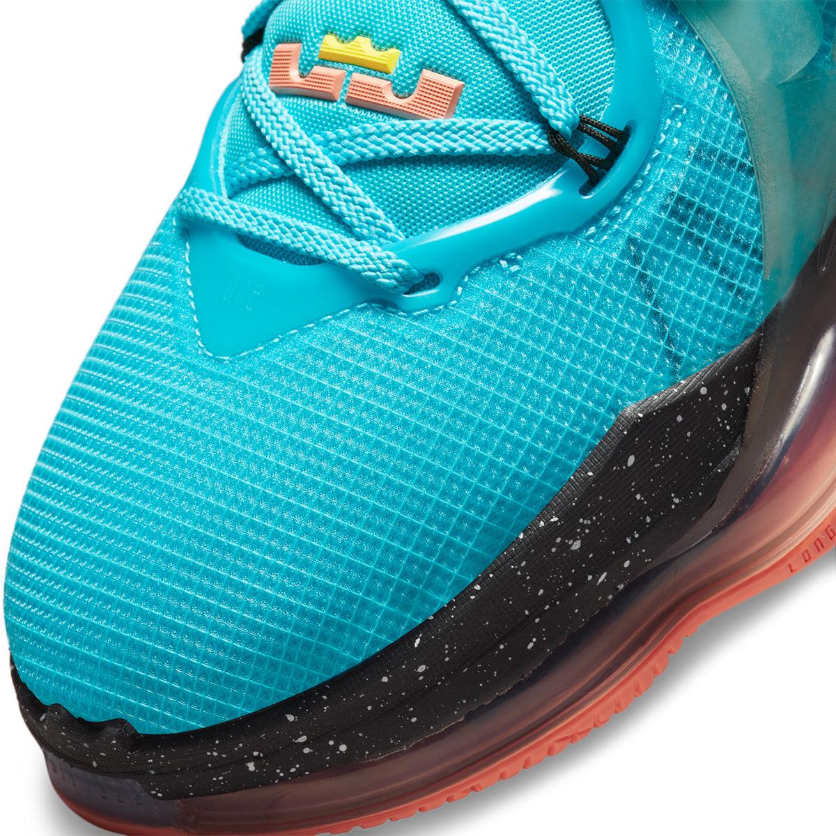 LeBron 19 'Christmas' - Image 7
